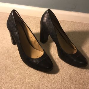 Black leather Anne Taylor heels